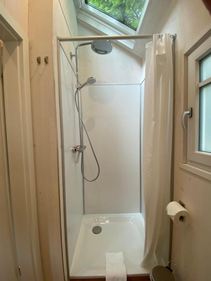 האם Tiny House Ahse Im Pier9 Tiny House Hotel מראה חיצוני תמונה